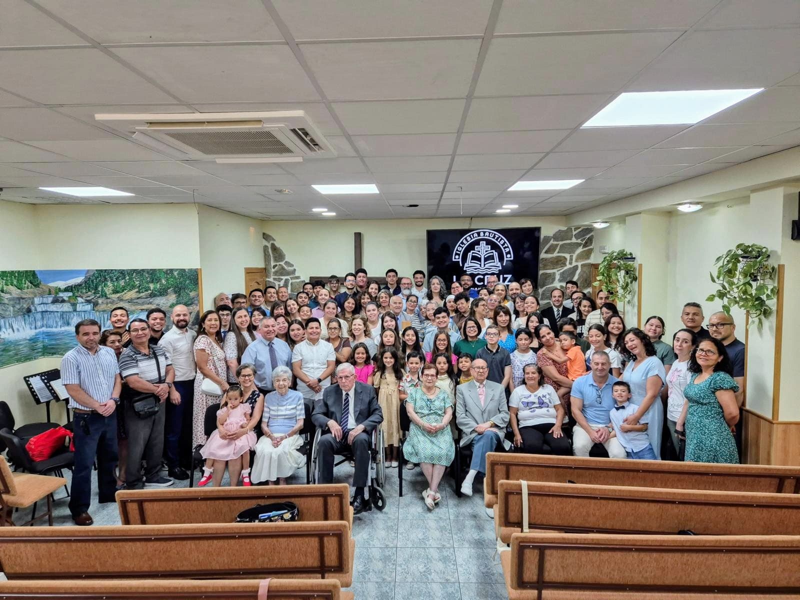Congregación de Iglesia Bautista La Cruz reunida